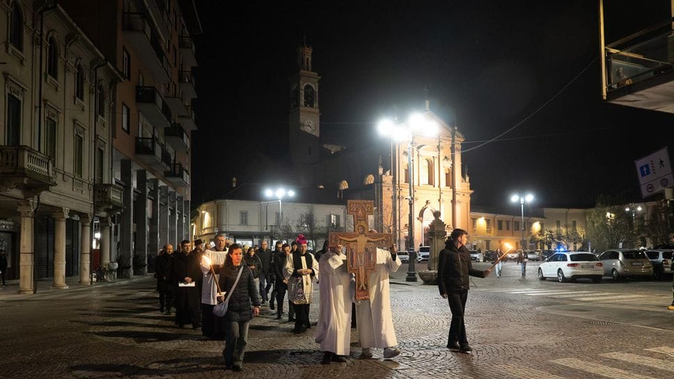 La Statio vicariale a Casalpusterlengo presieduta da monsignor Malvestiti (foto Tommasini)
