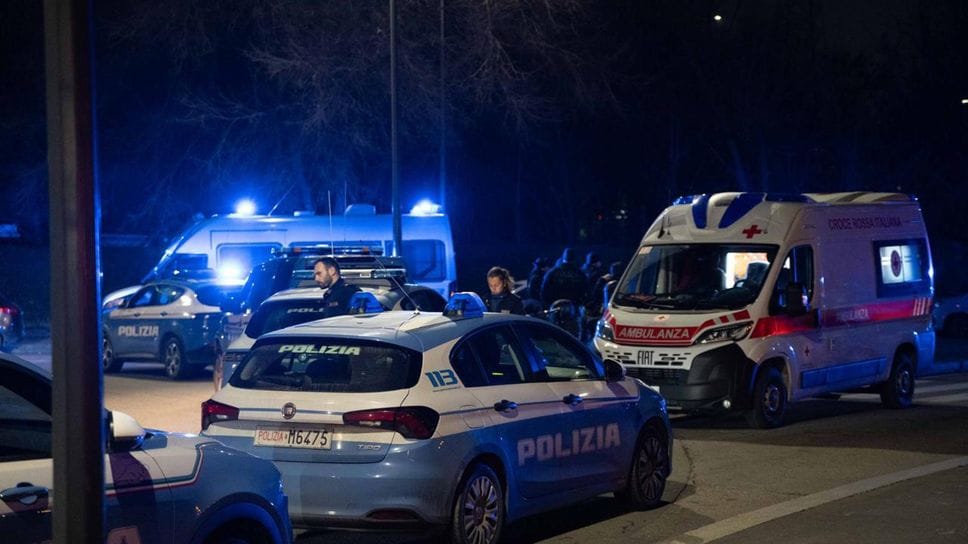 Le immagini degli istanti dopo la sparatoria al terminal di San Donato, con l’arrivo di polizia e soccorsi