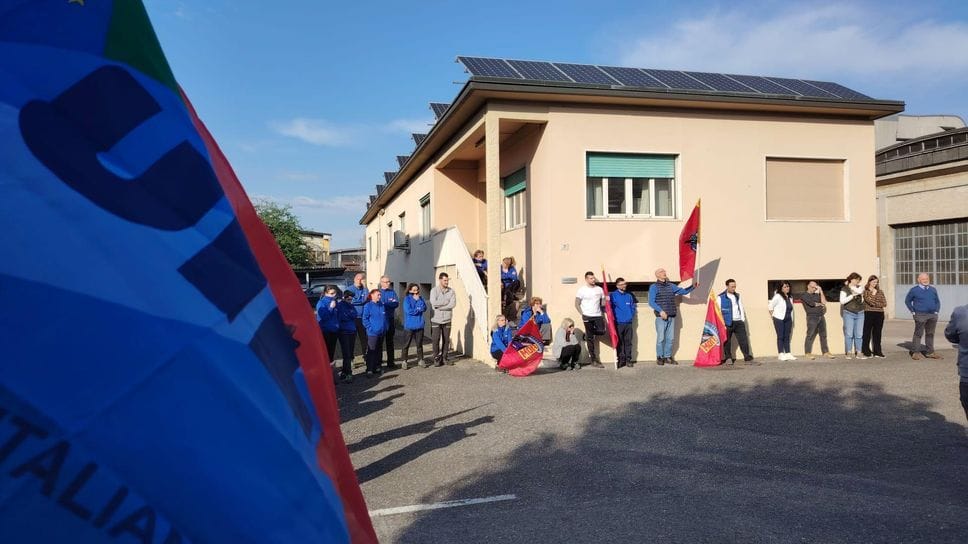 Il presidio oggi davanti all’azienda di San Giuliano
