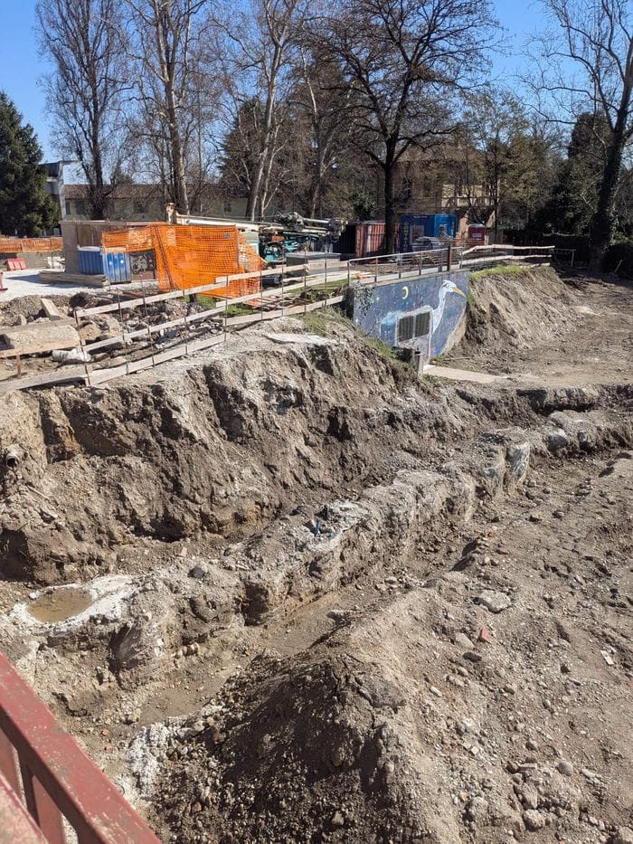 Il muro apparso nel cantiere Aipo che ha destato qualche interrogativo