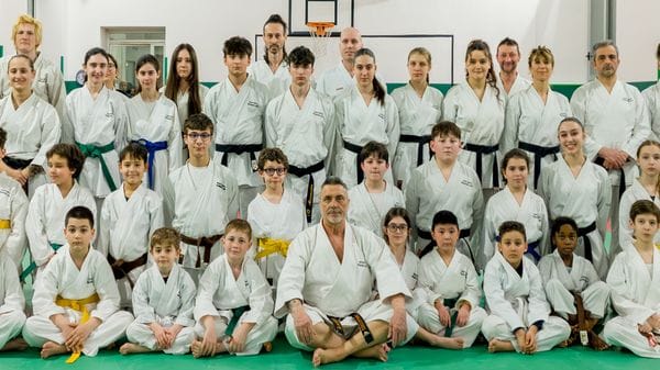 Foto di gruppo per i karateki dell’associazione Karate Shitoryu Mabuni Lodi