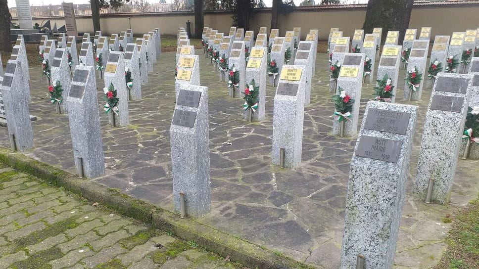 Le lapidi dei caduti di guerra del Sudmilano rimaste senza fiori