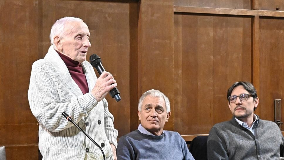 Da sinistra, Gianfranco Colombi e Alberto Segalini, i due coautori dei dodici libri di questa fortunata serie, insieme all’assessore alla Cultura Francesco Milanesi