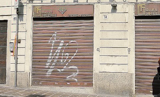 Le città italiane hanno visto sparire 156mila negozi dal 2012 al 2025