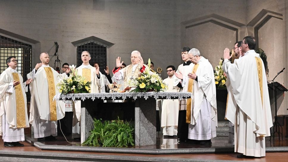 La liturgia eucaristica presieduta al Carmelo dal vescovo Maurizio (foto Borella)