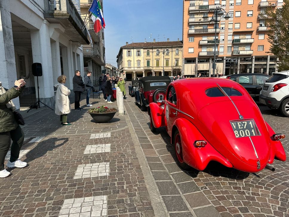 Il Memorial Castellotti colora le strade della Bassa
