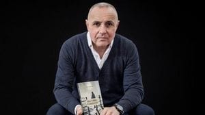 Il fuorigioco dei sentimenti nel primo libro di Andrea Grassani