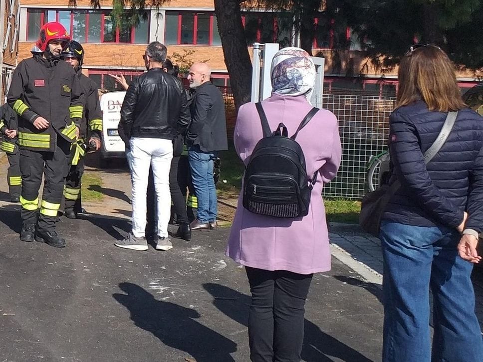 Melegnano: forte odore di gas in una scuola, evacuati 900 studenti