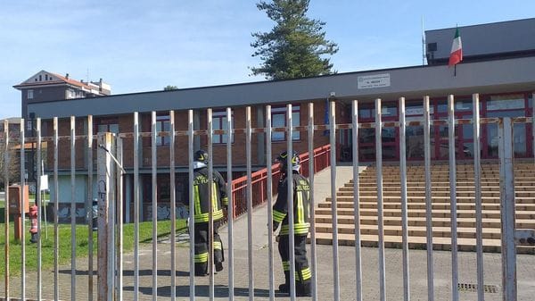 Melegnano: forte odore di gas in una scuola, evacuati 900 studenti