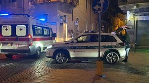 Due ragazzi in monopattino travolti da un’auto, paura in centro a Lodi