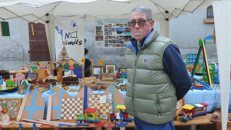 Il mondo di Guido Caobianco, fatto di legno e solidarietà