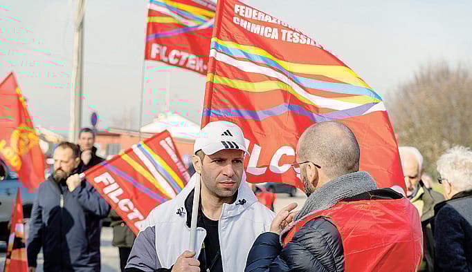 Airpack, presidio permanente dei lavoratori davanti ai cancelli