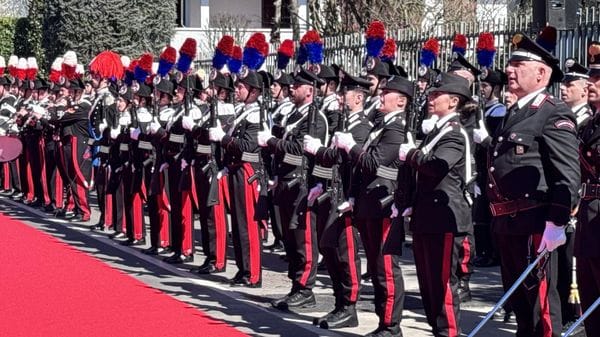 Il ministro Piantedosi taglia il nastro della nuova caserma dei carabinieri