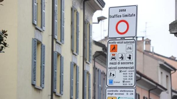 A Lodi si allarga il caso delle multe della Ztl: «Non ho mai ricevuto la mail del rinnovo»