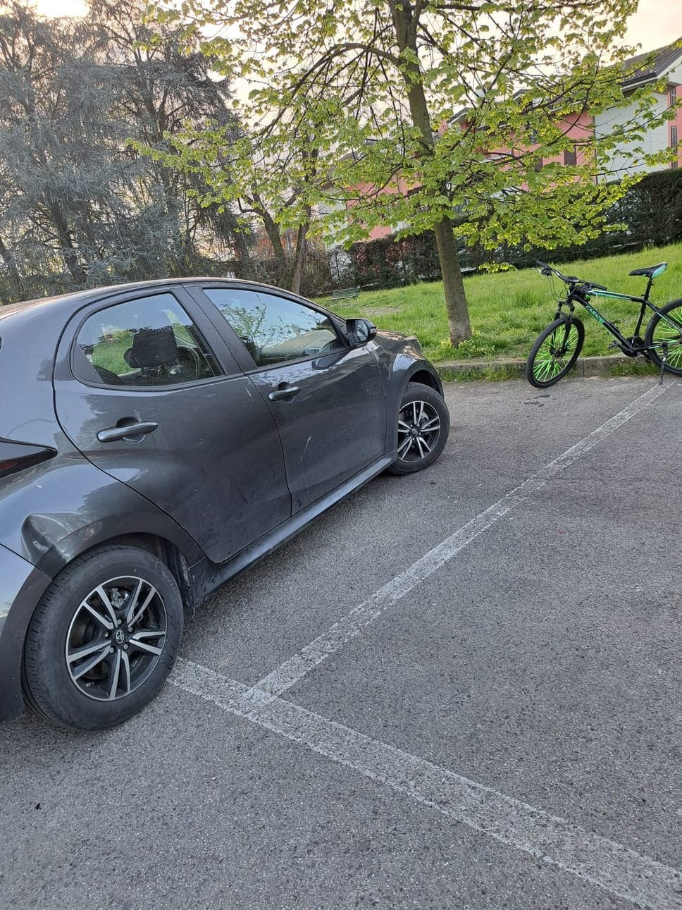 La bicicletta del 13enne e la vettura dell’investitore (Agosti)