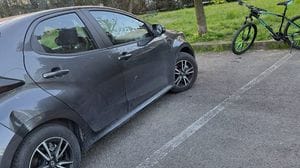 La bicicletta del 13enne e la vettura dell’investitore (Agosti)