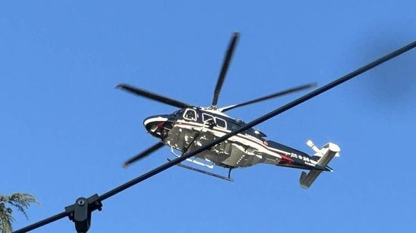 Elicottero dei Carabinieri in volo per controlli di routine