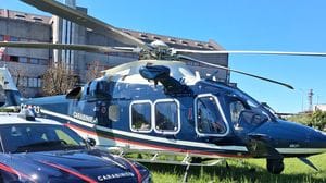 Elicottero dei Carabinieri in volo per controlli di routine