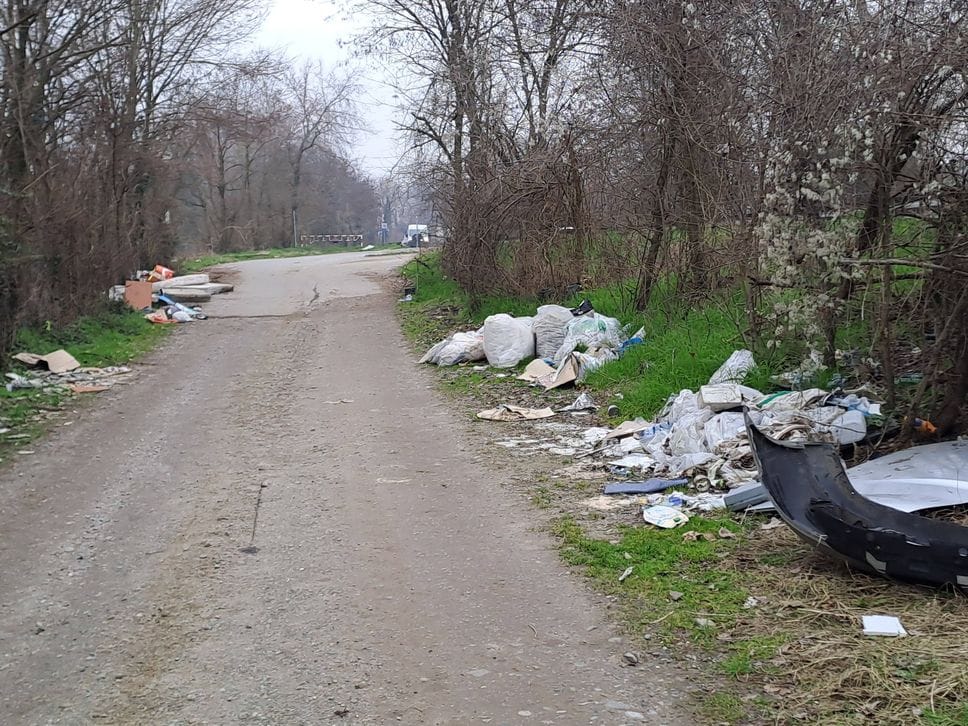Le condizioni della ciclabile a Bisnate (Cuti)