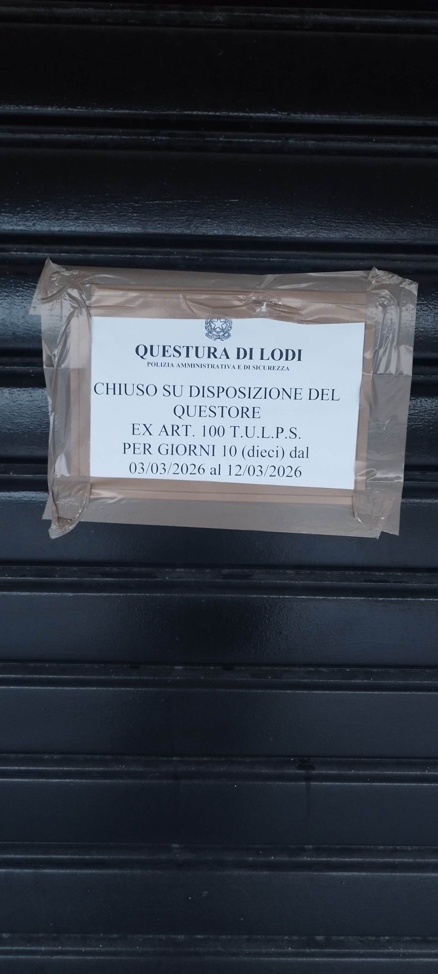 L’avviso di chiusura del locale