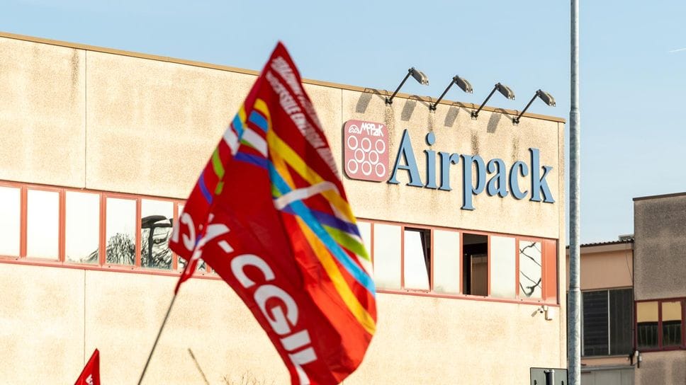 La storica fabbrica di imballaggi di Ossago, che chiude e licenzia 40 persone