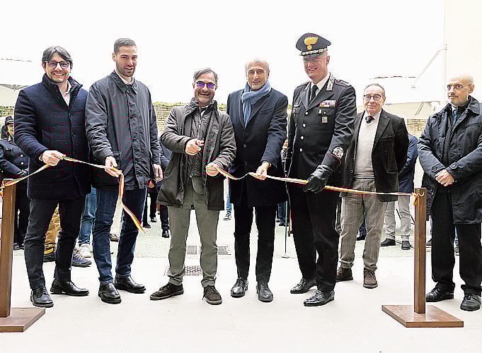 Il taglio del nastro, foto Borella