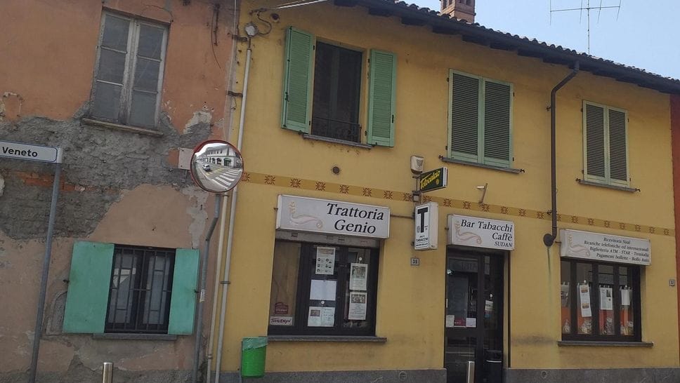 La trattoria Genio con l’appartamento al primo piano dove è avvenuto il furto (Cornalba)