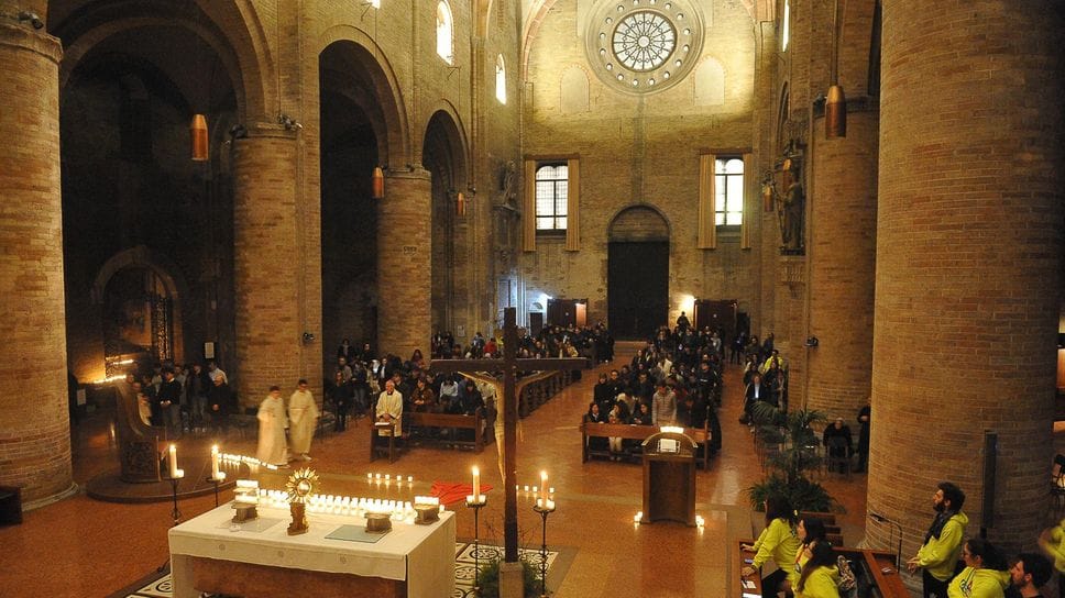 L’adorazione eucaristica dello scorso anno con i giovani nella Cattedrale di Lodi