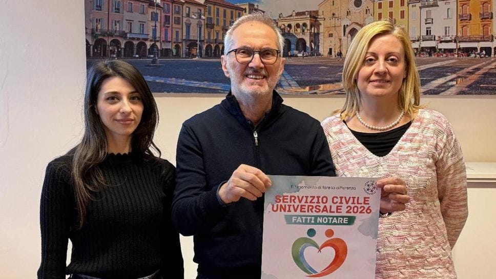 Da sinistra Antonietta Gagliardi, il presidente dell’Acl Livio Bossi e Viviana Dansi