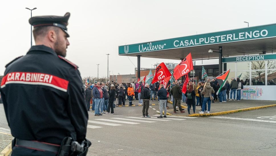Il presidio davanti alla Unilever di venerdì scorso