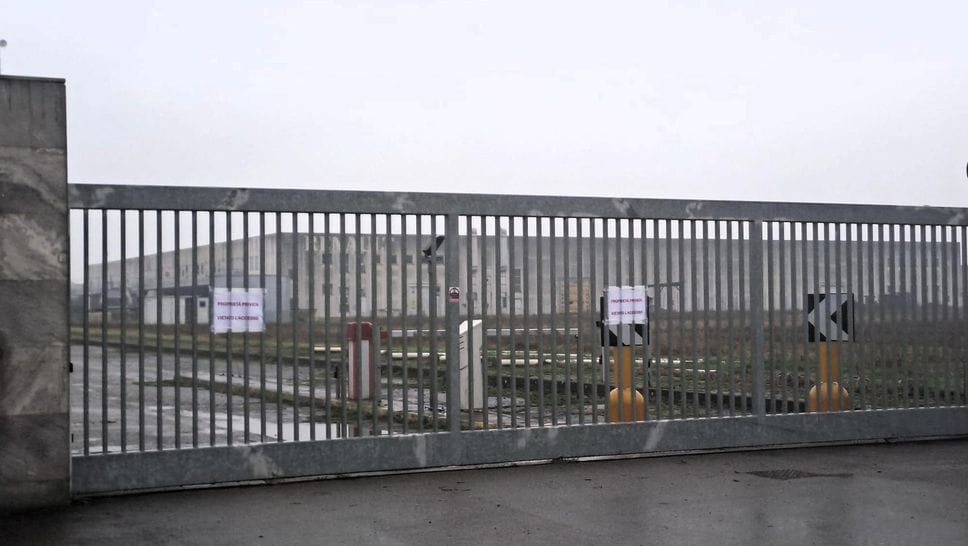 I cancelli dell’ex magazzino nazionale ricambi della Renault