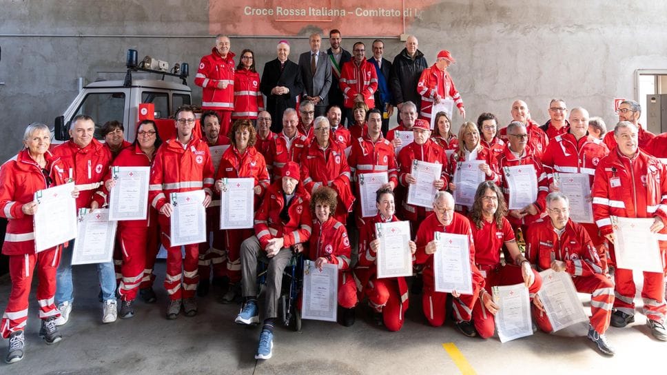 I premiati durante la festa della Croce rossa di Lodi, con le autorità (Ploiesteanu)