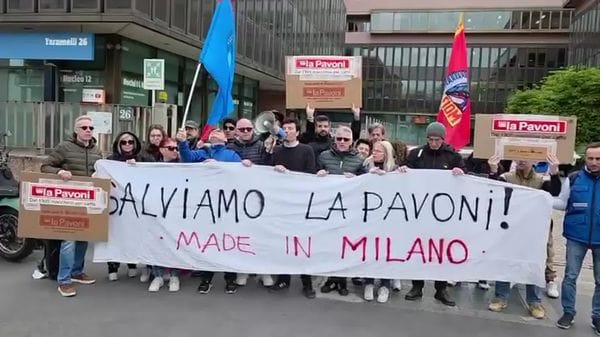 La Pavoni, la protesta dei lavoratori a Milano