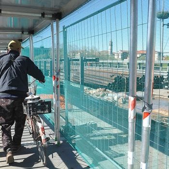 Ponte chiuso a Lodi, attese e proteste per il “tunnel”: «Qui ci vorrebbe un semaforo»