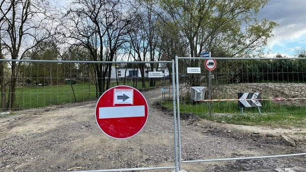 Via Buonarroti a Paullo, la chiusura prolungata scatena la protesta