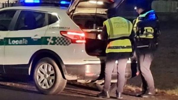 Lite in strada, investe un 58enne e fugge: caccia al pirata