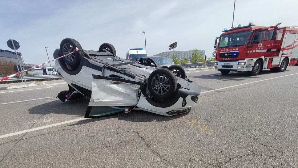 Lodi, schianto sulla sp25 di fronte all’Icr: quattro donne finiscono in ospedale