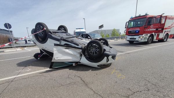 Lodi, schianto sulla sp25 di fronte all’Icr: quattro donne finiscono in ospedale