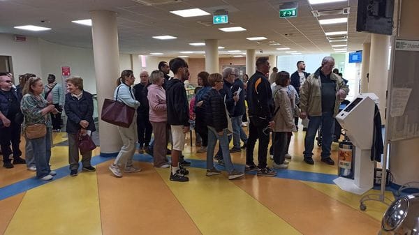 Mattinata di disagi in ospedale a Lodi con lunghe code al cup 