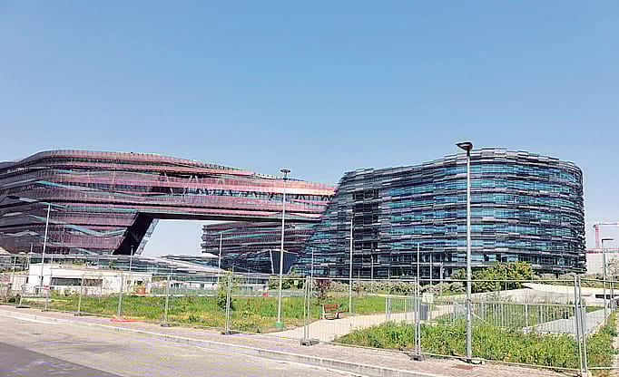 Palazzo Eni a San Donato, avanza il trasloco, Ma resta blindata l’area verde destinata ai cittadini