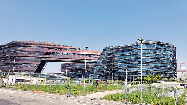 Palazzo Eni a San Donato, avanza il trasloco, Ma resta blindata l’area verde destinata ai cittadini