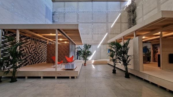 Rirkrit Tiravanija all’Hangar Bicocca: Un labirinto di culture