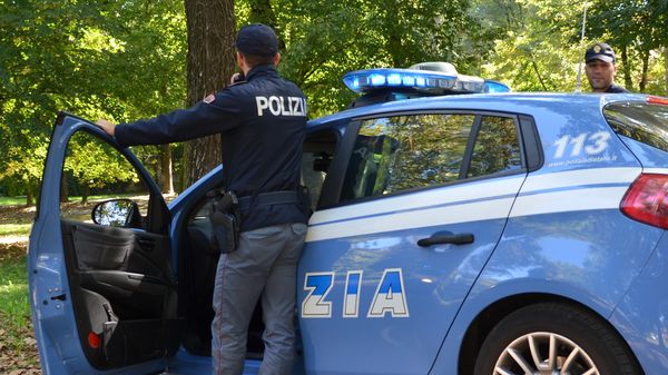 Seguiti da Opera arrivano a Cerro e si scambiano soldi e cocaina