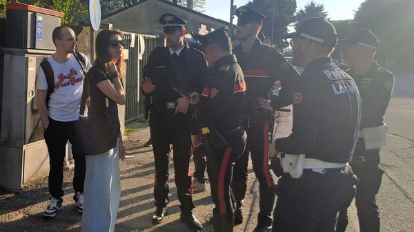 Troupe Mediaset accerchiata giovedì al Pilota: il servizio andrà in onda, ieri controlli straordinari