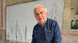 Filari infiniti d’alberi e un invito a rallentare nelle opere di Marino Cavalloni