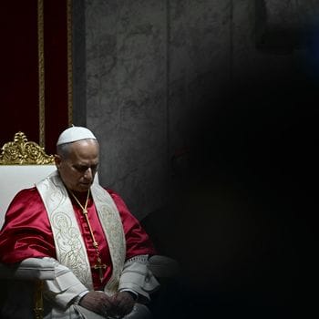 Leone XIV al rosario per la pace in San Pietro: «Basta con la guerra, è il tempo del dialogo». Si prega anche a Lodi con il vescovo 