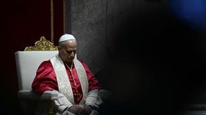 Leone XIV al rosario per la pace in San Pietro: «Basta con la guerra, è il tempo del dialogo». Si prega anche a Lodi con il vescovo 