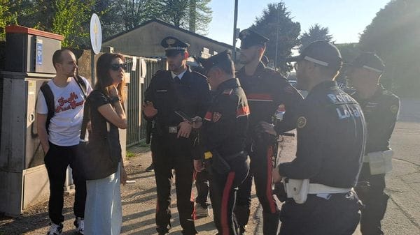 Troupe di “Fuori dal coro” (Mediaset) accerchiata giovedì a Sant’Angelo: il servizio andrà in onda, venerdì controlli straordinari