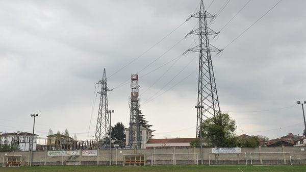 Lodi - Terna smantella 19 vecchi tralicci tra San Fereolo e l’Albarola