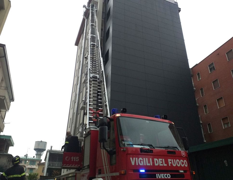 Anziana cade in casa: salvata dai vigili del fuoco